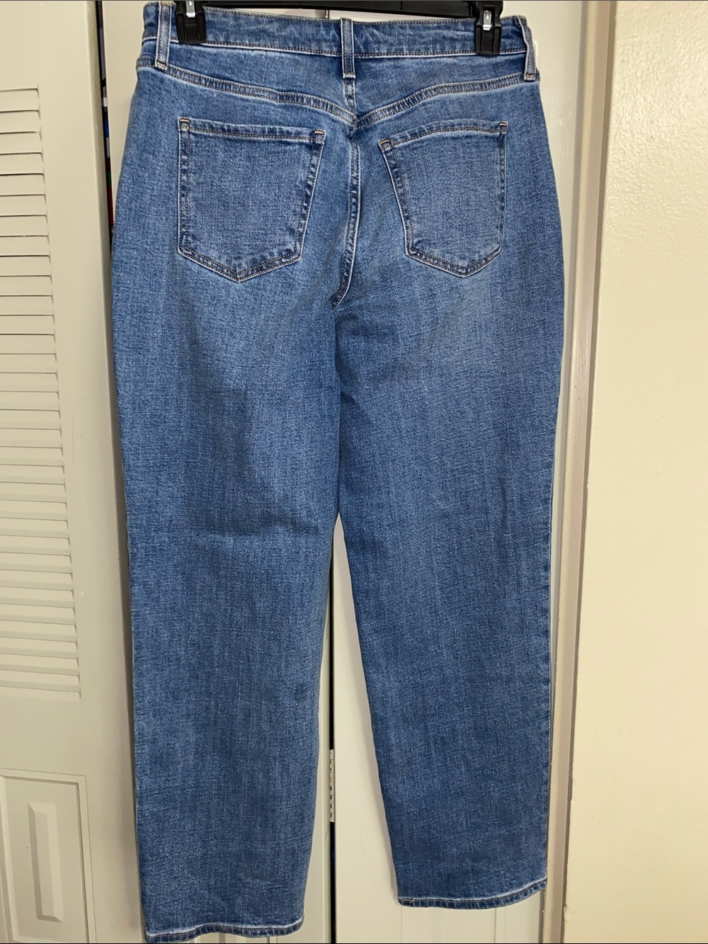 Old Navy • Hi-Rise • Curvy • OG Straight • Medium Blue Wash - Picture 4 of 4